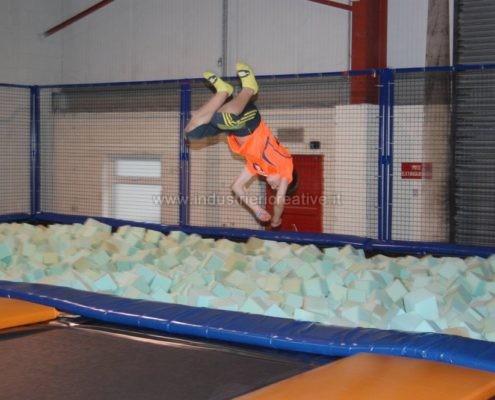 Costruzione di trampoline elastici per Trampoline Park