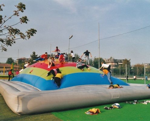 Produzione e vendita di giochi gonfiabili per area bambini - Manufacturing and supply of inflatable games for leisure parks - Fabrication et vente de jeux gonflables pour terraines de jeux