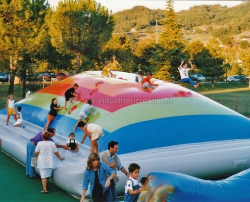 Vendita di grande montagna gonfiabile per bambini - Manufacturing and supply of inflatable games for kids - Fabrication et vente de jeux gonflables pour enfants