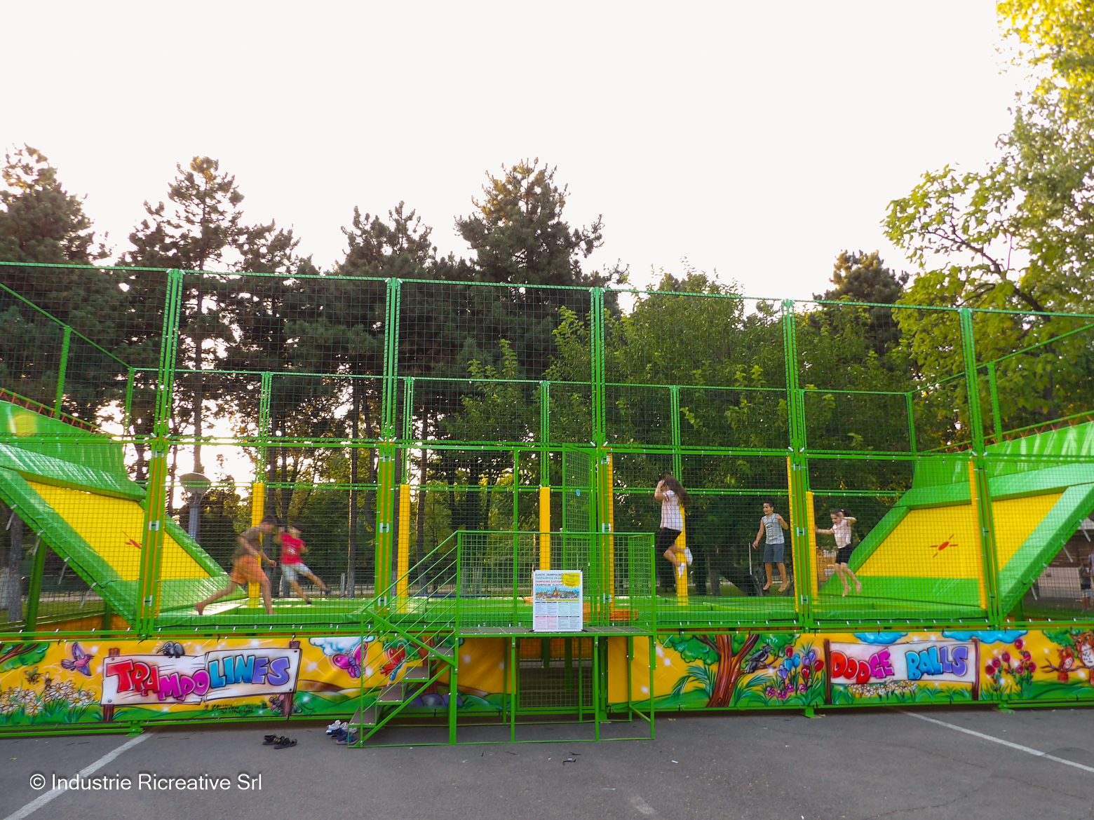 Dodgeball trampoline - tappeti elastici - Bucarest Romania Dodgeball trampoline - tappeti elastici - Bucarest Romania