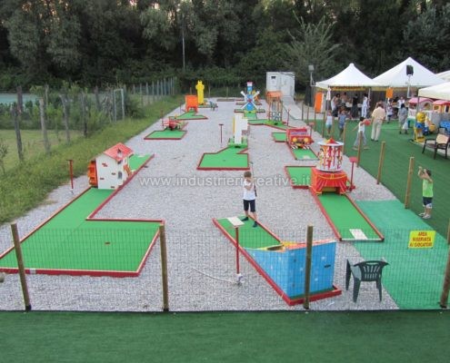 Vendita di minigolf - Miniature golf manufacturers - Produzione e vendita campo Minigolf Animato con 9 piste da minigolf - fabrication de minigolf