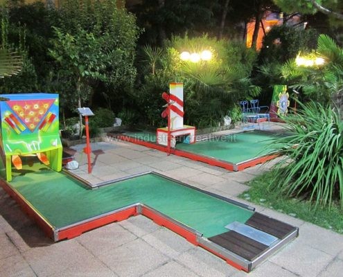 produzione e vendita di piste da minigolf con birilli - fabrication de minigolf