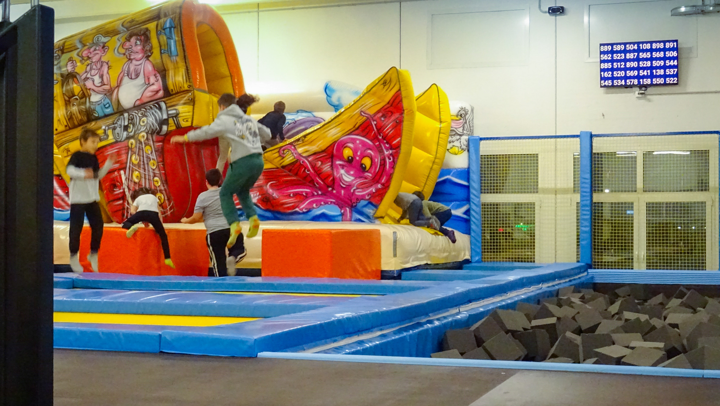 Trampoline park - Space Jump Srl (4 di 16) Trampoline park with inflatable