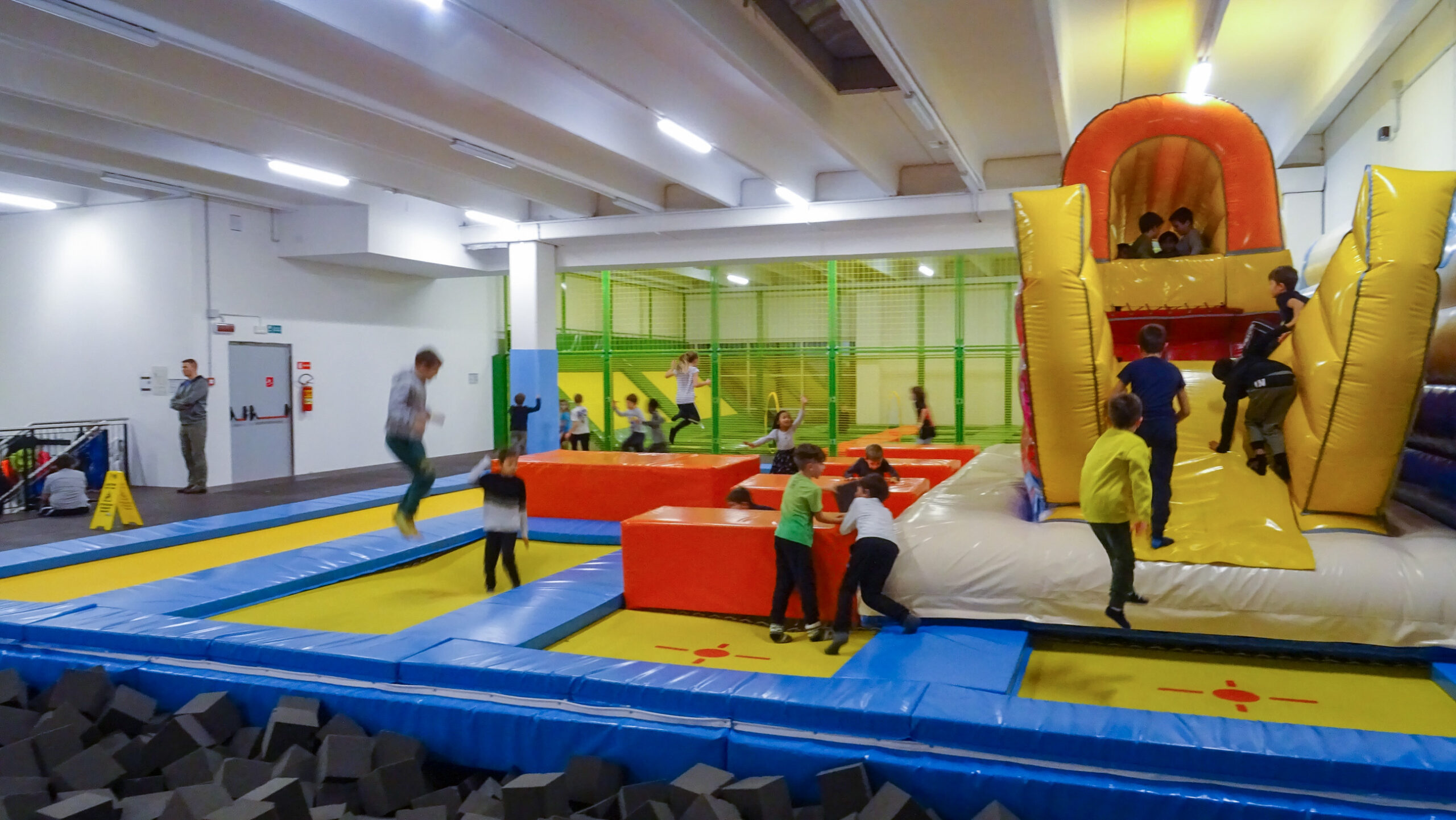 Trampoline park - Space Jump Srl (8 di 16) Trampoline park with inflatable