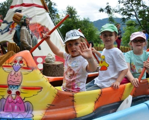 vendita di giostre per bambini - Produzione e vendita di canoe per Venture River - fabrication de manèges pour parcs d'attractions